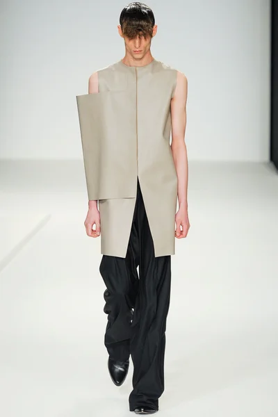 Look 11